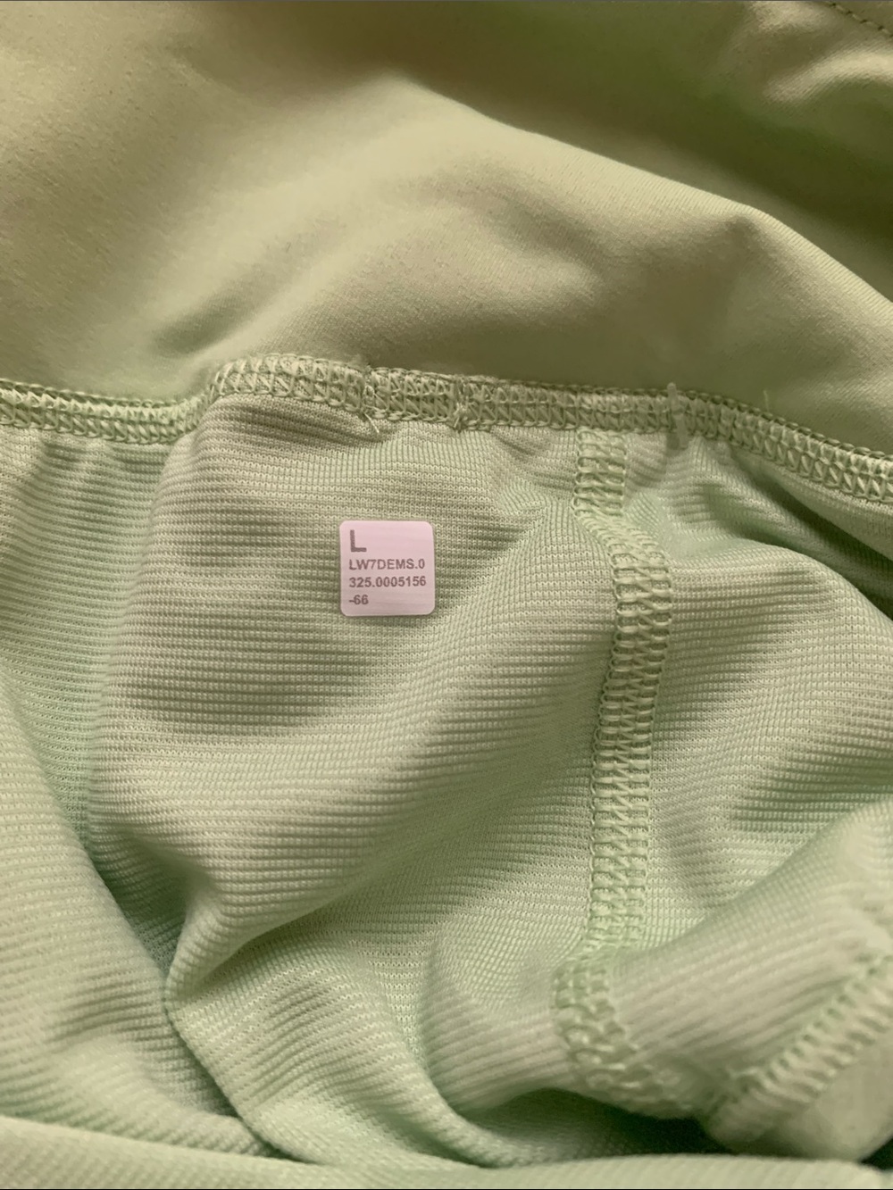 Lululemon New Style Speed Up Shorts w/ mesh vent in Lemongrass, 2.5in Sz L, NWT - Picture 3 of 6